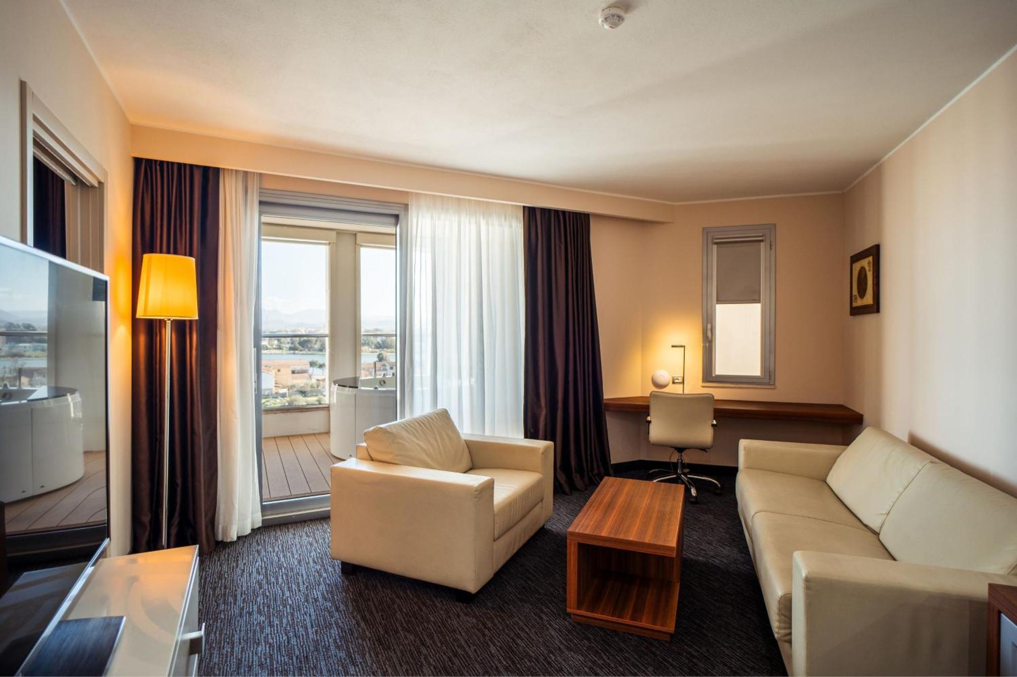 Delta Hotels By Marriott Olbia Sardinia Esterno foto