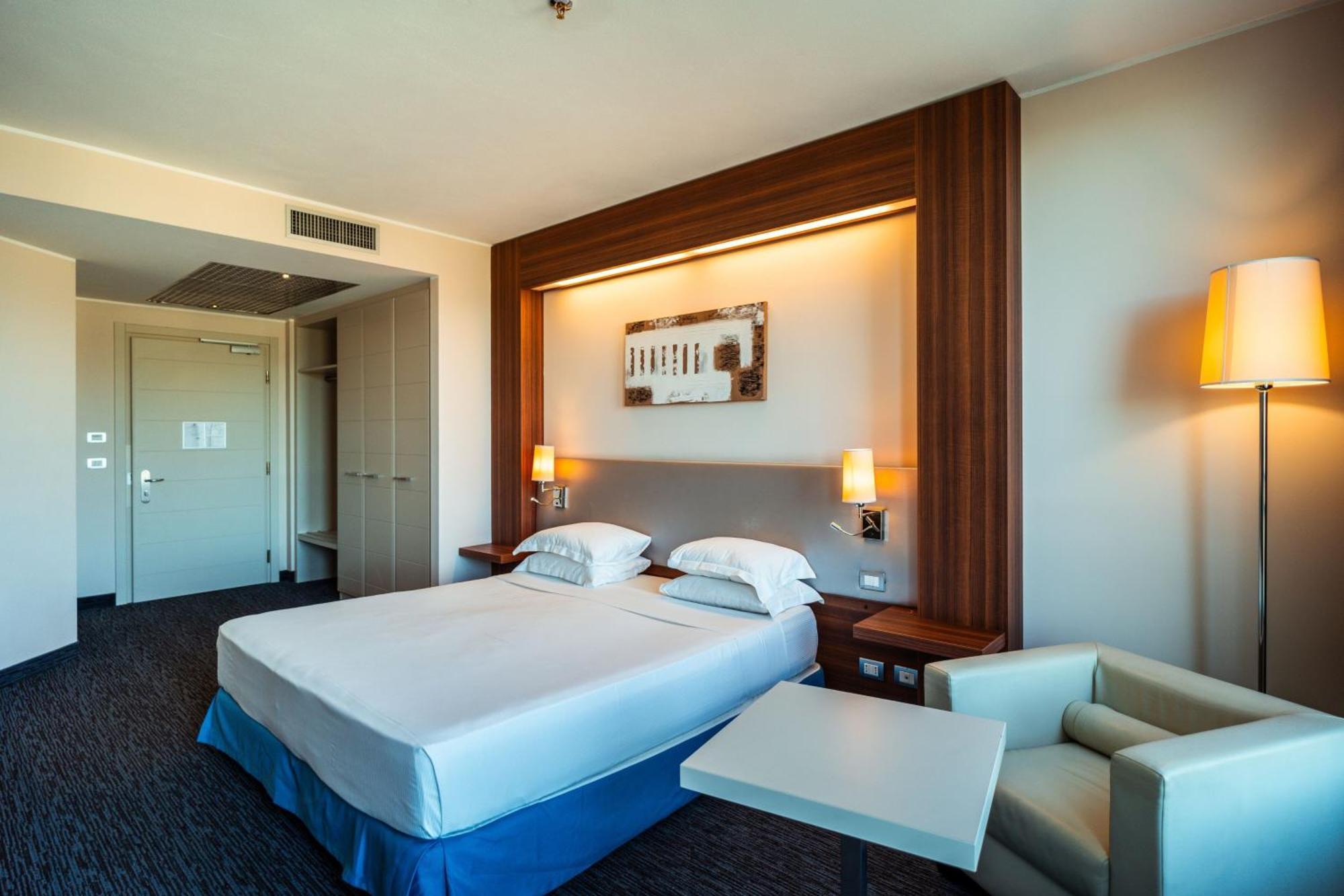 Delta Hotels By Marriott Olbia Sardinia Esterno foto