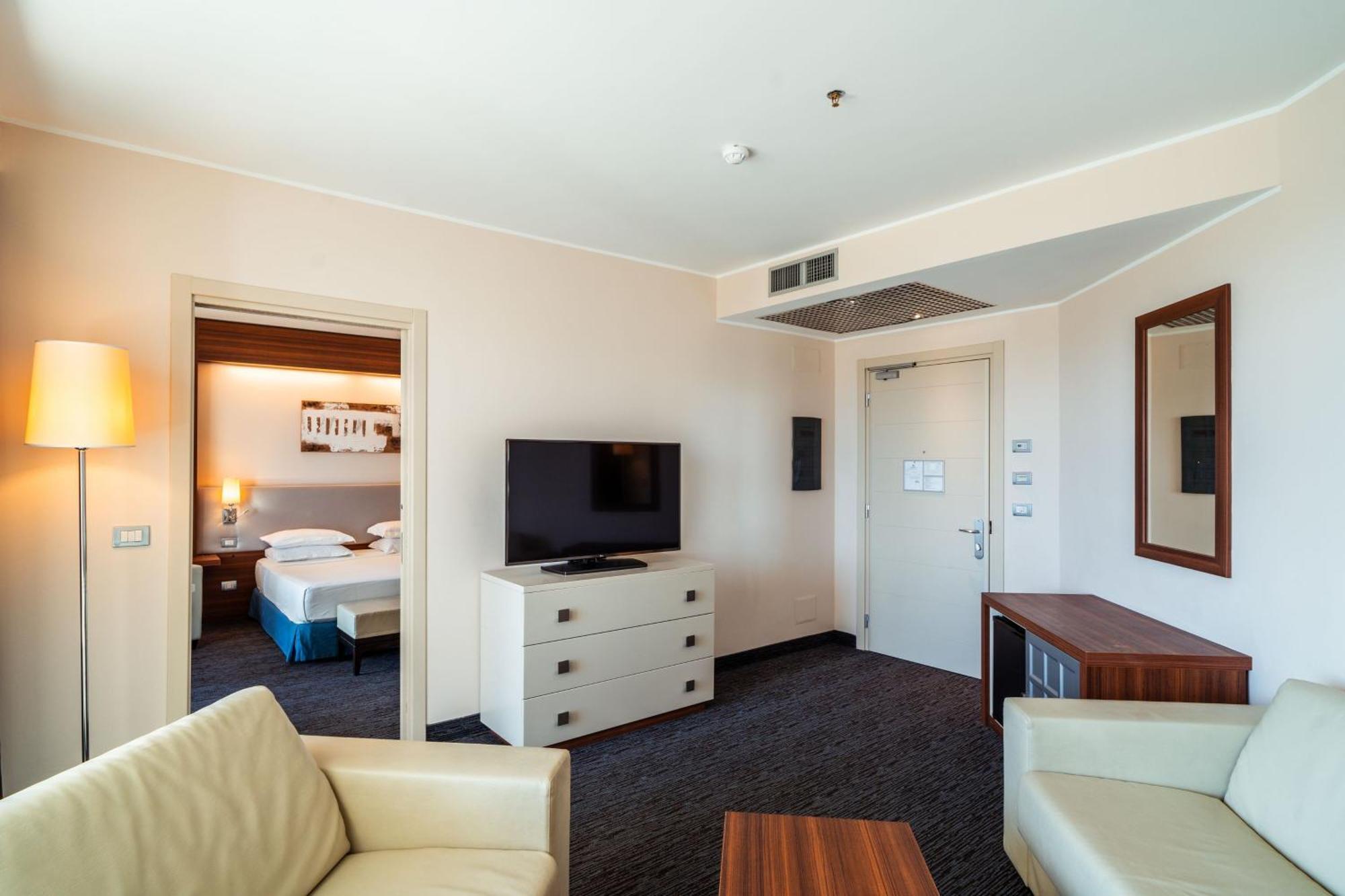 Delta Hotels By Marriott Olbia Sardinia Esterno foto