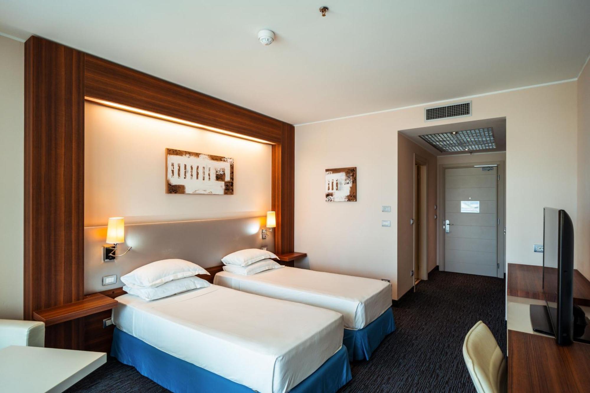 Delta Hotels By Marriott Olbia Sardinia Esterno foto