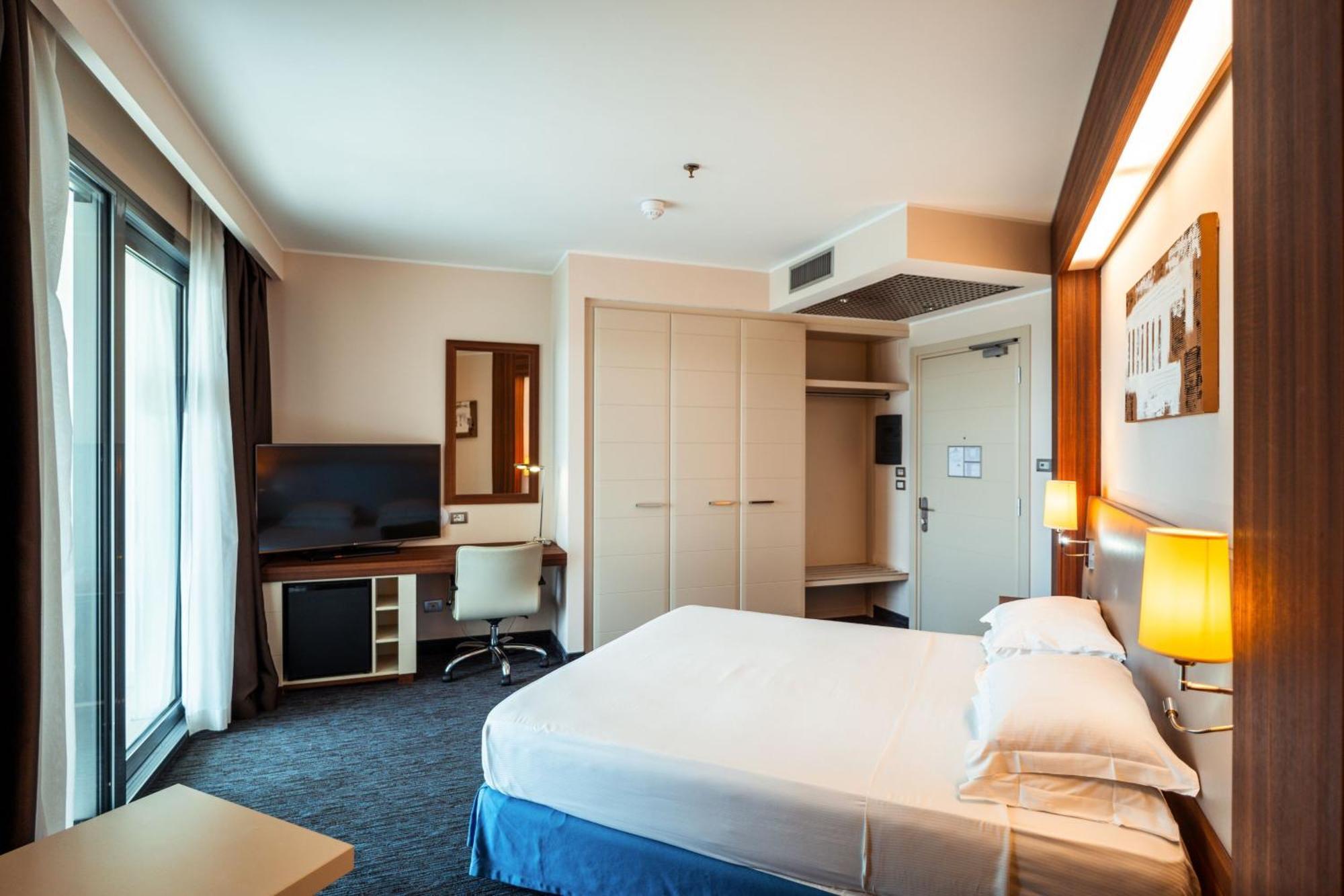 Delta Hotels By Marriott Olbia Sardinia Esterno foto