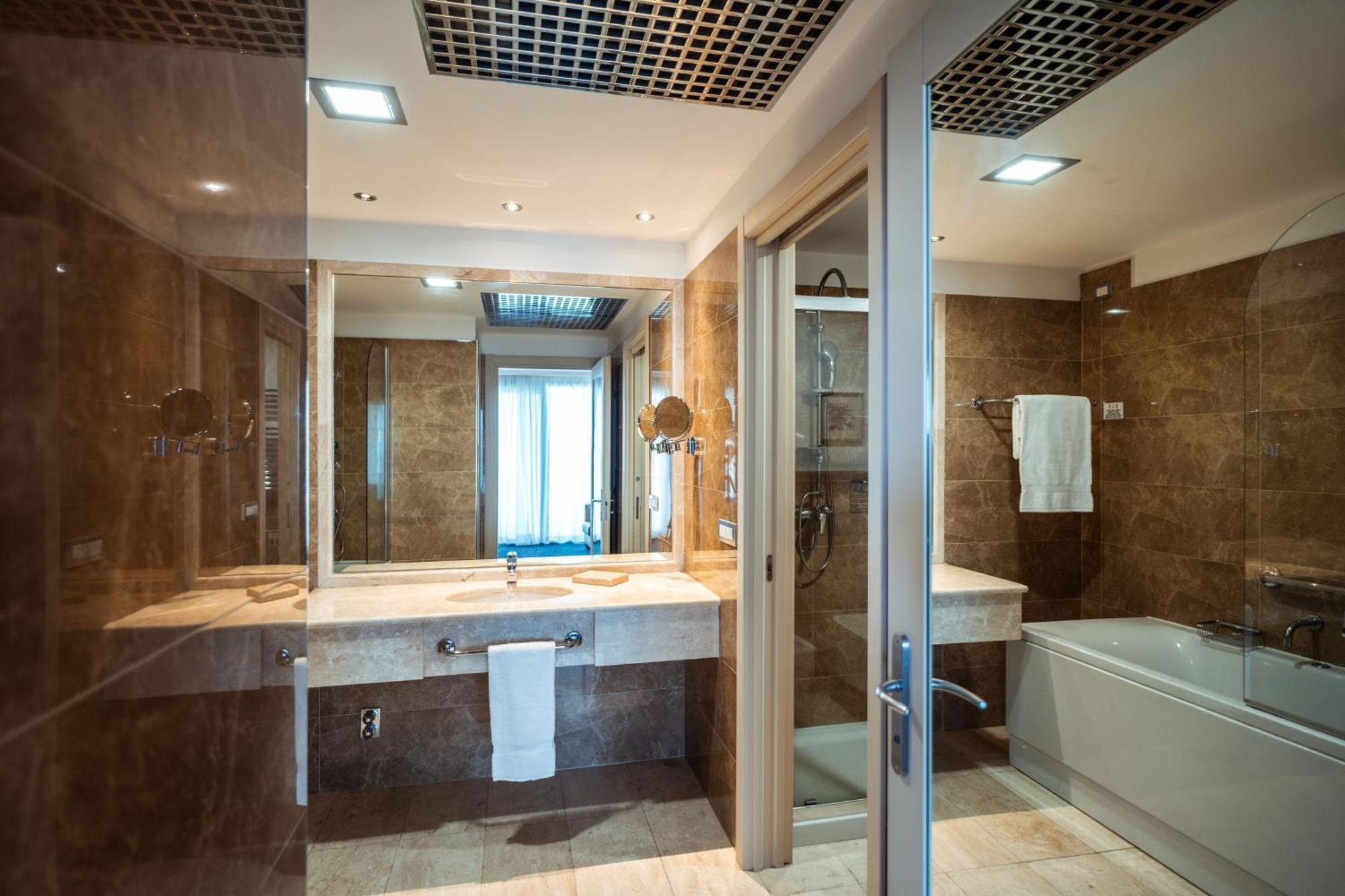 Delta Hotels By Marriott Olbia Sardinia Esterno foto