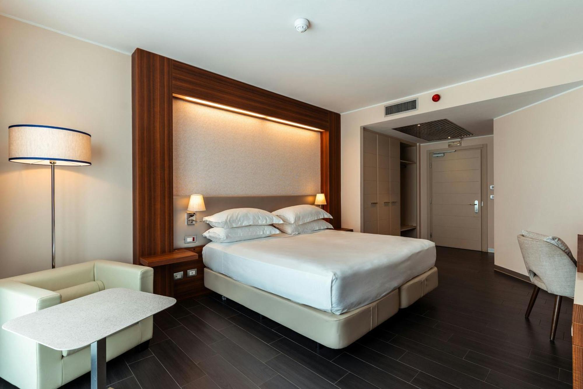 Delta Hotels By Marriott Olbia Sardinia Esterno foto