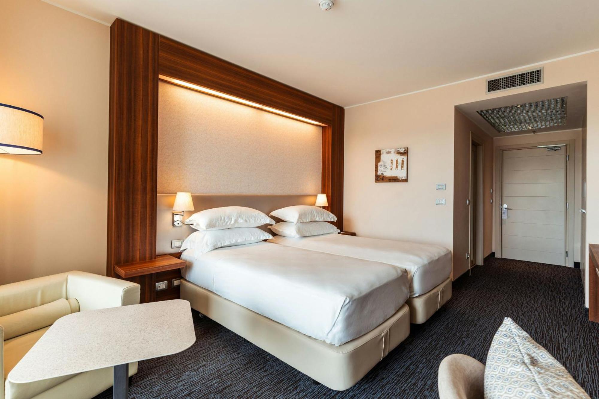 Delta Hotels By Marriott Olbia Sardinia Esterno foto