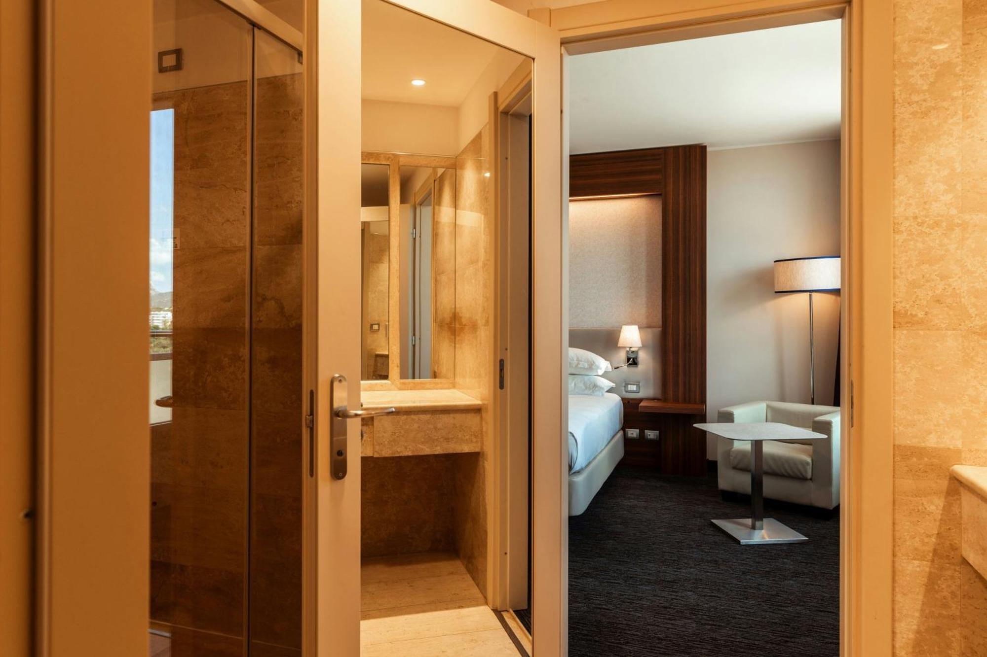 Delta Hotels By Marriott Olbia Sardinia Esterno foto