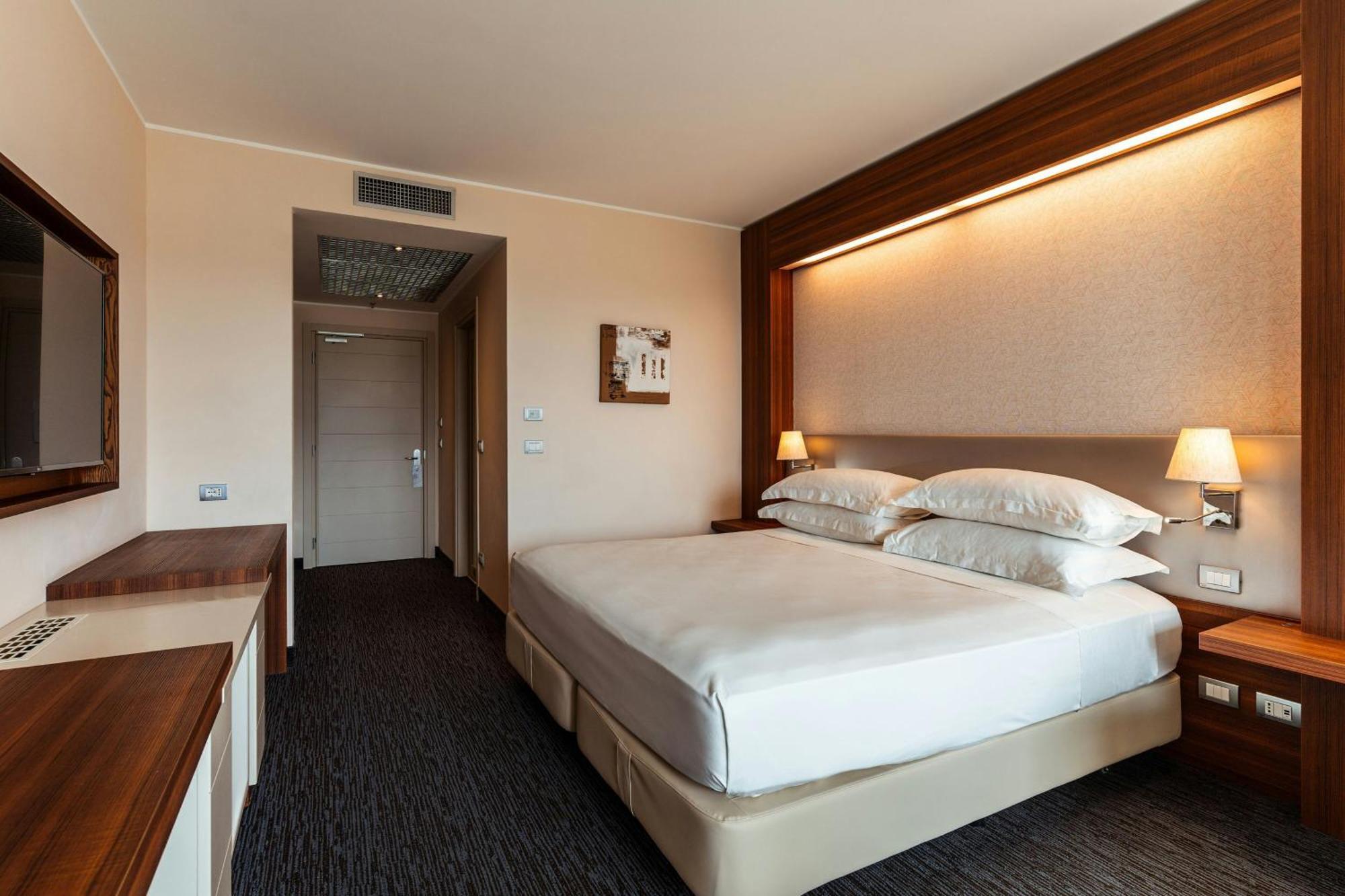 Delta Hotels By Marriott Olbia Sardinia Esterno foto